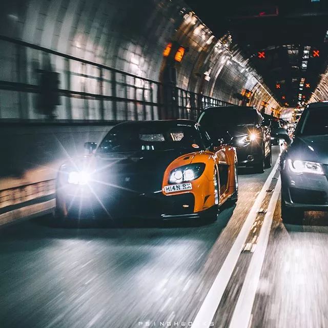 ストーリーイメージ - 東京の夜を駆けるドリフトレース